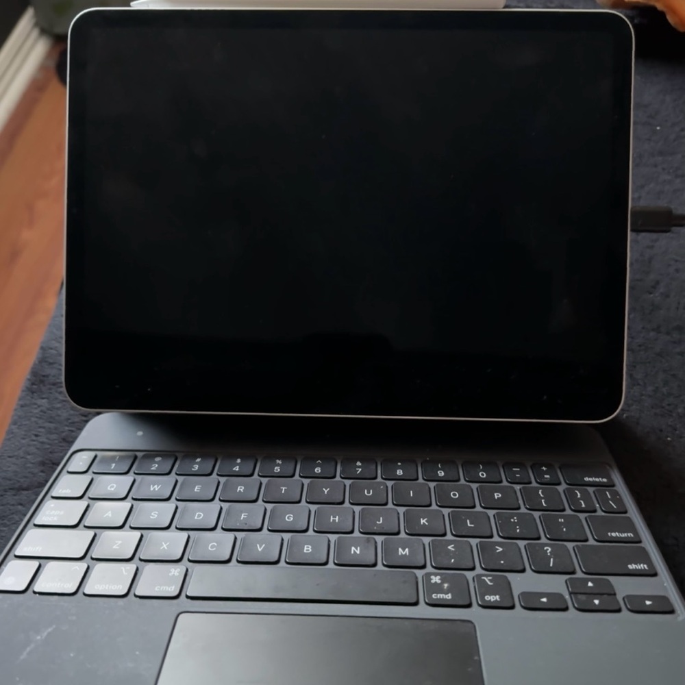 Black Tablet with original apple Keyboard Case